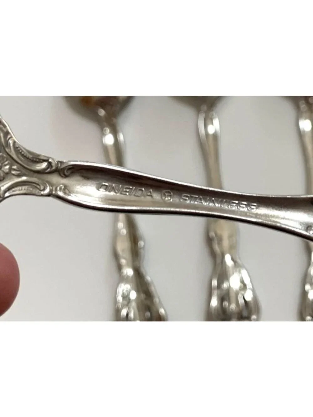 Oneida Michelangelo Cube Set 12 Oval Soup Spoons Stainless Ornate Floral 6.75